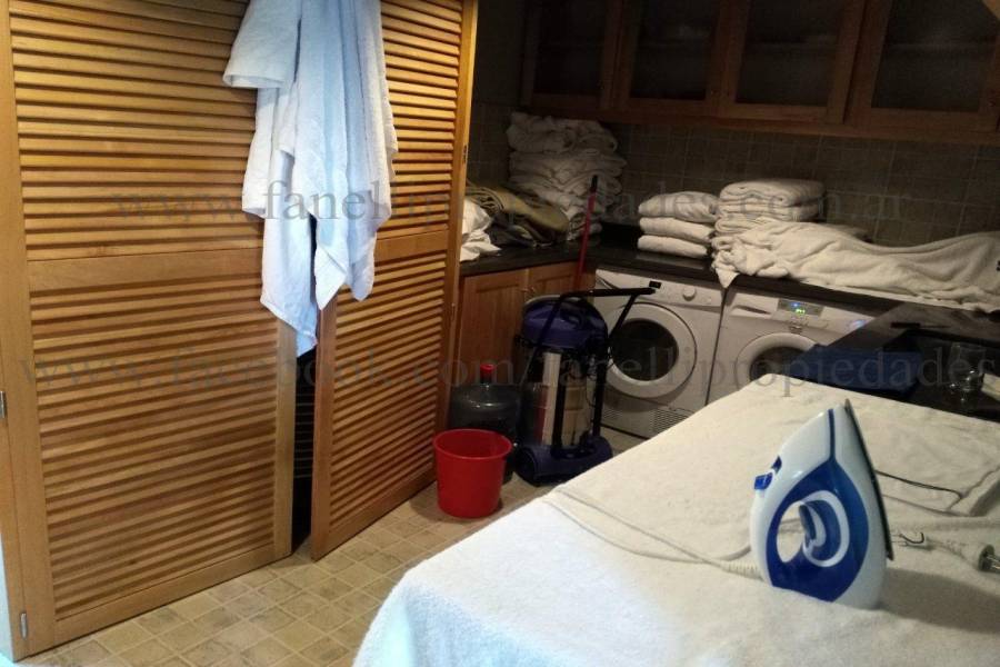 Villa La Angostura,Neuquén,Argentina,4 Bedrooms Bedrooms,5 BathroomsBathrooms,Casas,5250