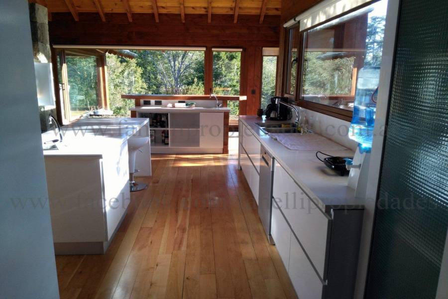Villa La Angostura,Neuquén,Argentina,4 Bedrooms Bedrooms,5 BathroomsBathrooms,Casas,5250