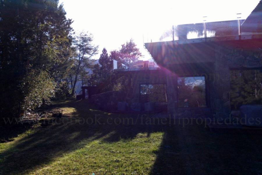 Villa La Angostura,Neuquén,Argentina,4 Bedrooms Bedrooms,5 BathroomsBathrooms,Casas,5250