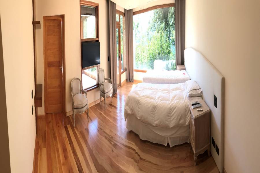 Villa La Angostura,Neuquén,Argentina,4 Bedrooms Bedrooms,5 BathroomsBathrooms,Casas,5250