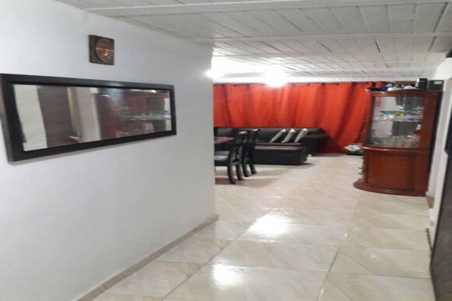 Bogotá D.C,Cundinamarca,Colombia,6 Bedrooms Bedrooms,3 BathroomsBathrooms,Casas,52 C,2,5378