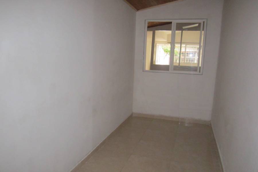 Cali,Valle del Cauca,Colombia,2 Bedrooms Bedrooms,1 BañoBathrooms,Casas,5451