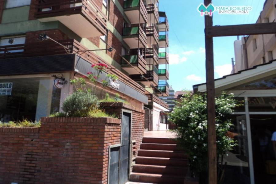 Pinamar,Buenos Aires,Argentina,2 Bedrooms Bedrooms,2 BathroomsBathrooms,Apartamentos,AV BUNGE 759 1° F,5625