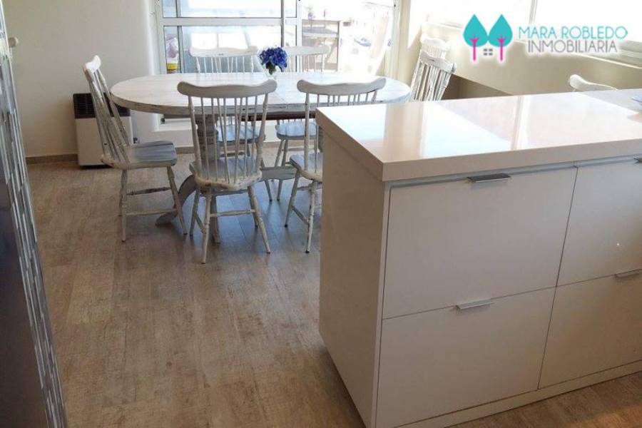 Pinamar,Buenos Aires,Argentina,3 Bedrooms Bedrooms,2 BathroomsBathrooms,Apartamentos,AV DEL MAR 200,5628