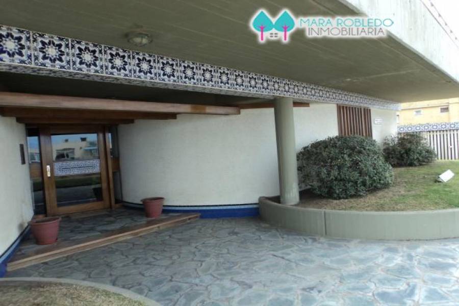 Pinamar,Buenos Aires,Argentina,3 Bedrooms Bedrooms,2 BathroomsBathrooms,Apartamentos,AV DEL MAR 200,5628