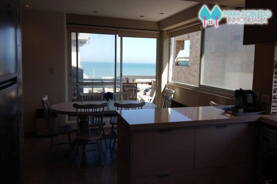 Pinamar,Buenos Aires,Argentina,3 Bedrooms Bedrooms,2 BathroomsBathrooms,Apartamentos,AV DEL MAR 200,5628