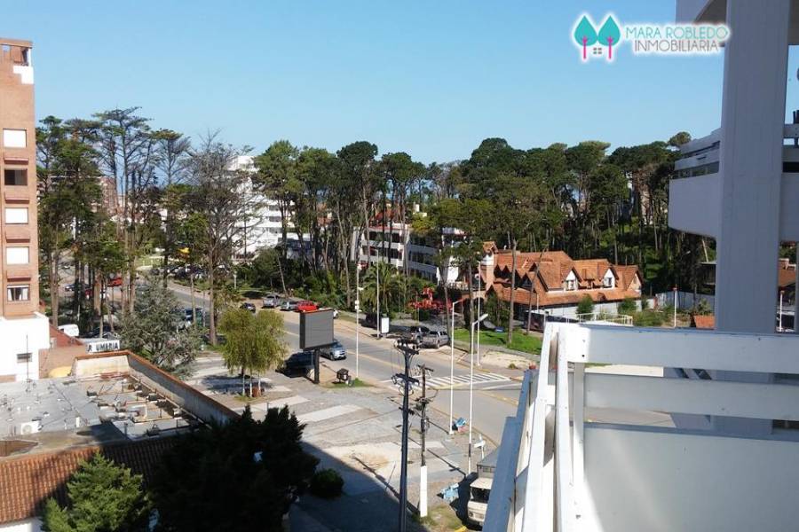 Pinamar,Buenos Aires,Argentina,2 Bedrooms Bedrooms,2 BathroomsBathrooms,Apartamentos,AV. BUNGE 17 PISO 2°,5641