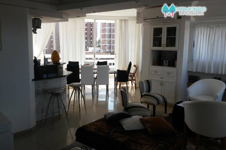 Pinamar,Buenos Aires,Argentina,3 Bedrooms Bedrooms,2 BathroomsBathrooms,Apartamentos,AV. BUNGE 17 PISO 3°,5642