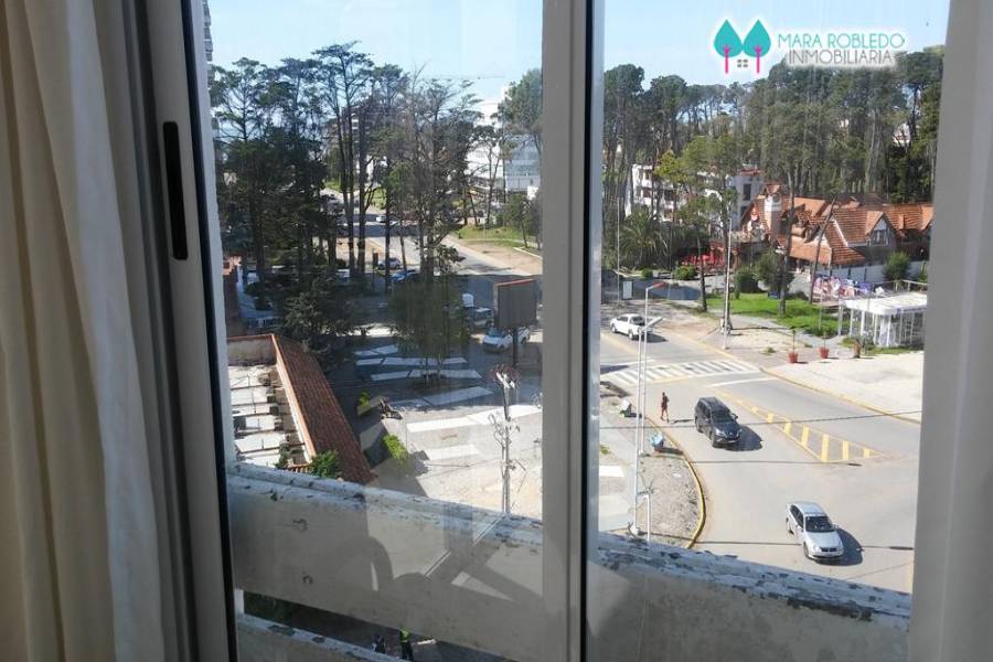 Pinamar,Buenos Aires,Argentina,3 Bedrooms Bedrooms,2 BathroomsBathrooms,Apartamentos,AV. BUNGE 17 PISO 3°,5642
