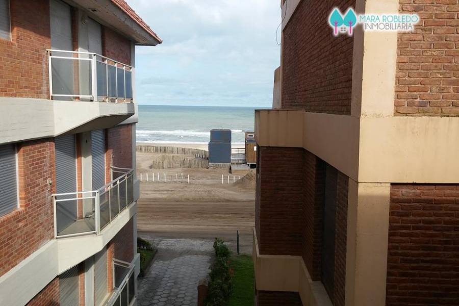 Pinamar,Buenos Aires,Argentina,2 Bedrooms Bedrooms,2 BathroomsBathrooms,Apartamentos,AV. MAR 2100 DPTO 14,5644