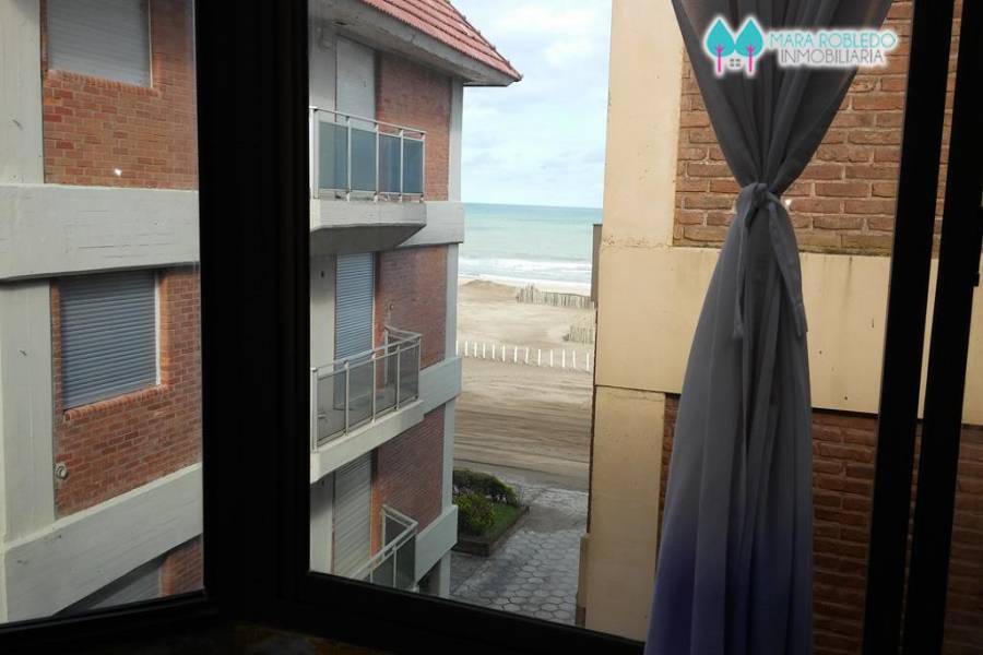Pinamar,Buenos Aires,Argentina,2 Bedrooms Bedrooms,2 BathroomsBathrooms,Apartamentos,AV. MAR 2100 DPTO 14,5644
