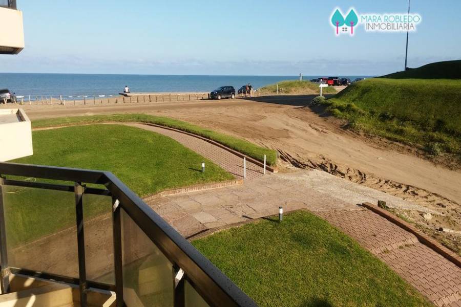 Pinamar,Buenos Aires,Argentina,4 Bedrooms Bedrooms,3 BathroomsBathrooms,Apartamentos,AV. MAR ,5744