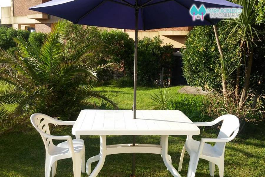 Pinamar,Buenos Aires,Argentina,4 Bedrooms Bedrooms,3 BathroomsBathrooms,Apartamentos,AV. MAR ,5744