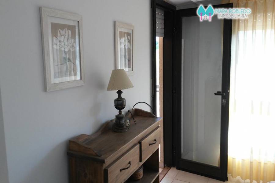 Pinamar,Buenos Aires,Argentina,4 Bedrooms Bedrooms,3 BathroomsBathrooms,Apartamentos,AV. MAR ,5744