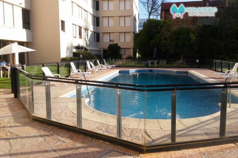 Pinamar,Buenos Aires,Argentina,4 Bedrooms Bedrooms,3 BathroomsBathrooms,Apartamentos,AV. MAR ,5744