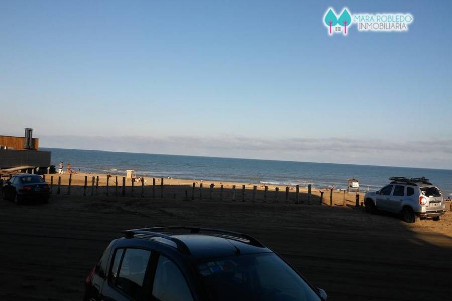 Pinamar,Buenos Aires,Argentina,4 Bedrooms Bedrooms,3 BathroomsBathrooms,Apartamentos,AV. MAR ,5744