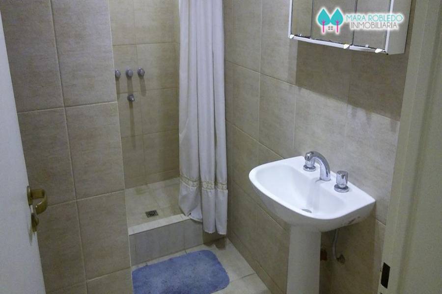 Pinamar,Buenos Aires,Argentina,4 Bedrooms Bedrooms,3 BathroomsBathrooms,Apartamentos,AV. MAR ,5744
