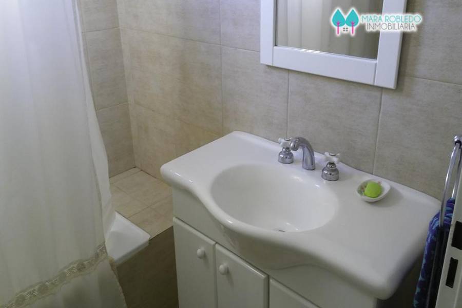 Pinamar,Buenos Aires,Argentina,4 Bedrooms Bedrooms,3 BathroomsBathrooms,Apartamentos,AV. MAR ,5744