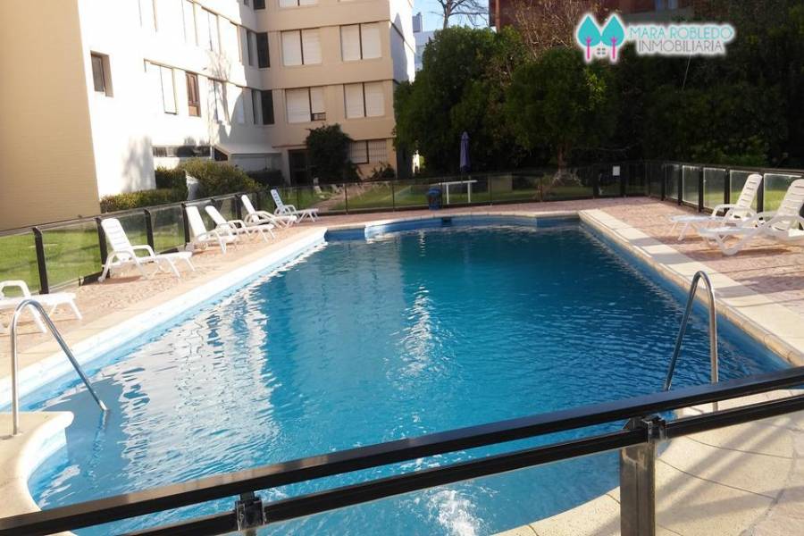 Pinamar,Buenos Aires,Argentina,4 Bedrooms Bedrooms,3 BathroomsBathrooms,Apartamentos,AV. MAR ,5744