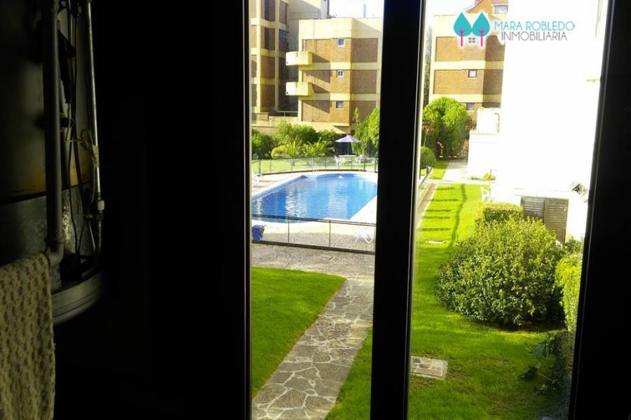 Pinamar,Buenos Aires,Argentina,4 Bedrooms Bedrooms,3 BathroomsBathrooms,Apartamentos,AV. MAR ,5744
