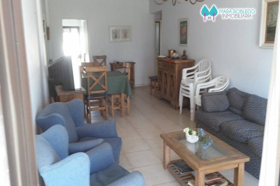 Pinamar,Buenos Aires,Argentina,4 Bedrooms Bedrooms,3 BathroomsBathrooms,Apartamentos,AV. MAR ,5744