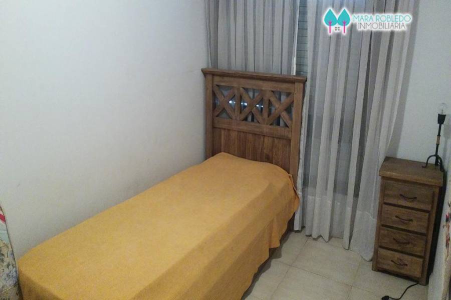 Pinamar,Buenos Aires,Argentina,4 Bedrooms Bedrooms,3 BathroomsBathrooms,Apartamentos,AV. MAR ,5744