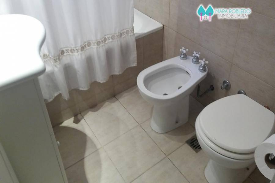 Pinamar,Buenos Aires,Argentina,4 Bedrooms Bedrooms,3 BathroomsBathrooms,Apartamentos,AV. MAR ,5744