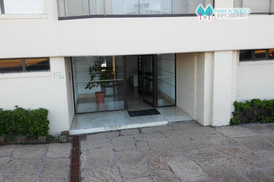 Pinamar,Buenos Aires,Argentina,4 Bedrooms Bedrooms,3 BathroomsBathrooms,Apartamentos,AV. MAR ,5744