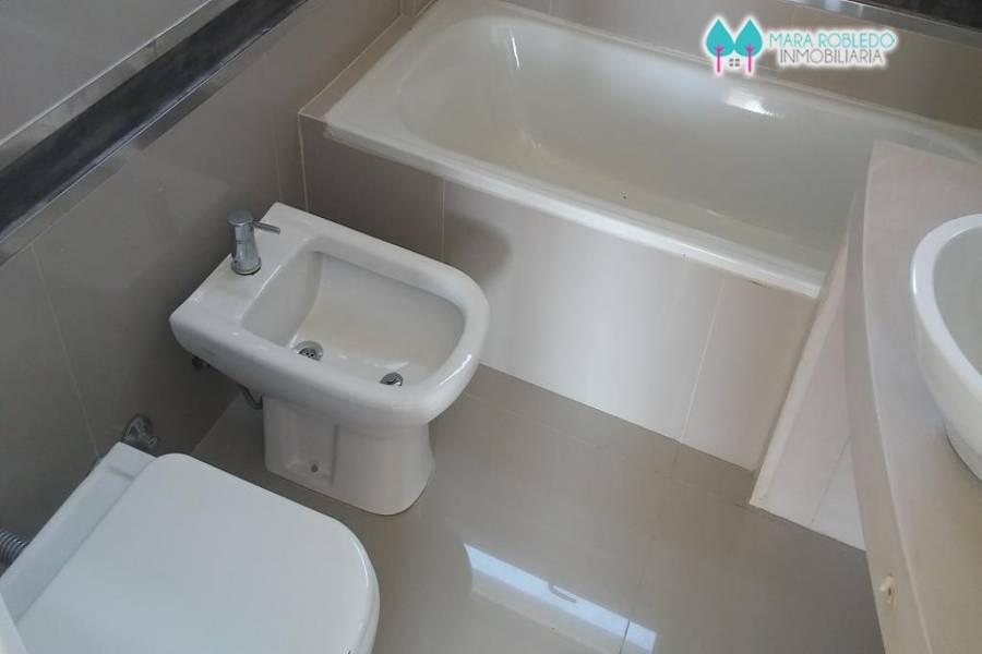 Pinamar,Buenos Aires,Argentina,3 Bedrooms Bedrooms,3 BathroomsBathrooms,Duplex-Triplex,EOLO,2,5810