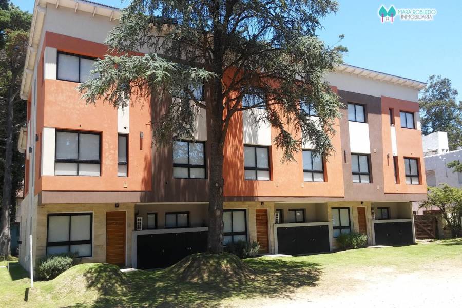 Pinamar,Buenos Aires,Argentina,2 Bedrooms Bedrooms,2 BathroomsBathrooms,Duplex-Triplex,DEL CAZON ,5885