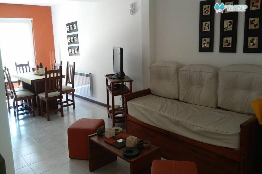 Pinamar,Buenos Aires,Argentina,2 Bedrooms Bedrooms,2 BathroomsBathrooms,Duplex-Triplex,DEL CAZON ,5885