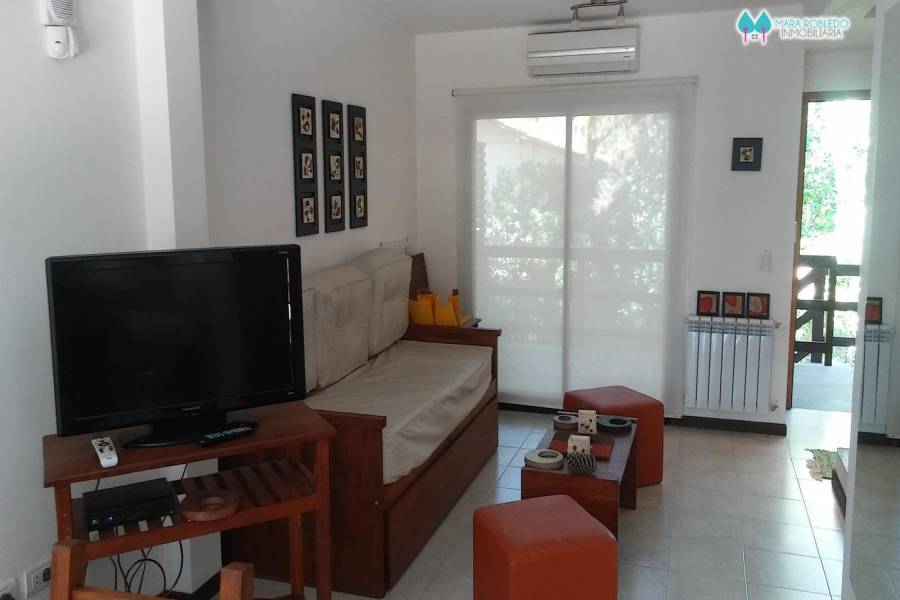 Pinamar,Buenos Aires,Argentina,2 Bedrooms Bedrooms,2 BathroomsBathrooms,Duplex-Triplex,DEL CAZON ,5885