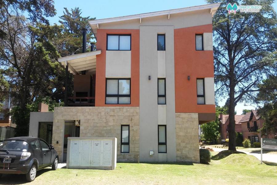 Pinamar,Buenos Aires,Argentina,2 Bedrooms Bedrooms,2 BathroomsBathrooms,Duplex-Triplex,DEL CAZON ,5885