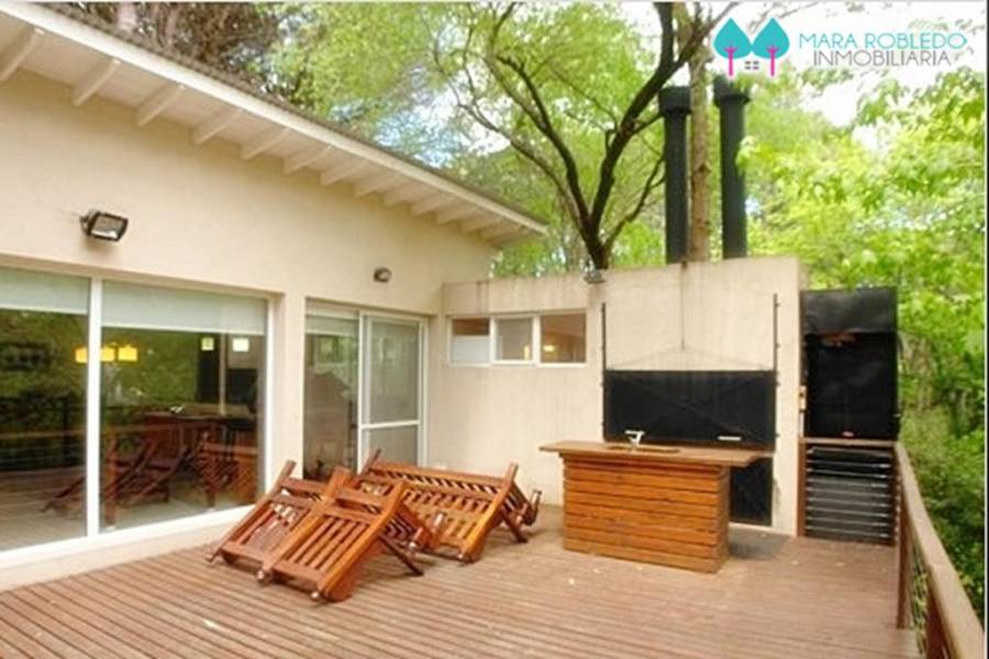 Carilo,Buenos Aires,Argentina,3 Bedrooms Bedrooms,3 BathroomsBathrooms,Casas,ALMENDRO Y REYESUELO,5887