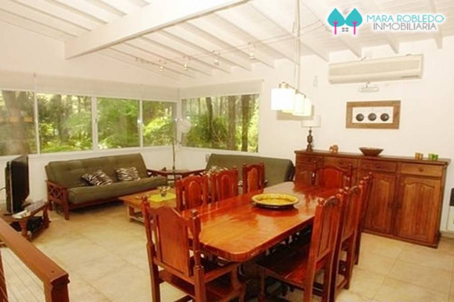 Carilo,Buenos Aires,Argentina,3 Bedrooms Bedrooms,3 BathroomsBathrooms,Casas,ALMENDRO Y REYESUELO,5887