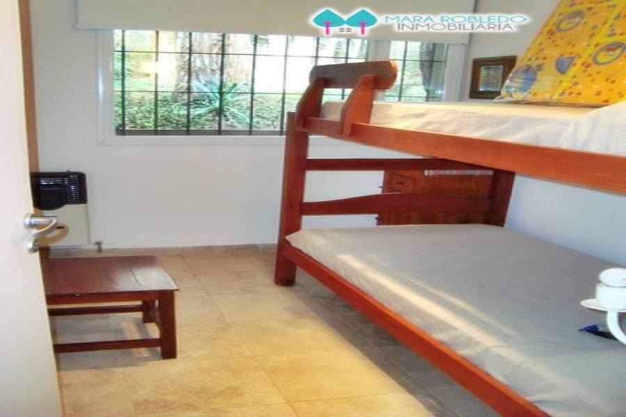 Carilo,Buenos Aires,Argentina,3 Bedrooms Bedrooms,3 BathroomsBathrooms,Casas,ALMENDRO Y REYESUELO,5887