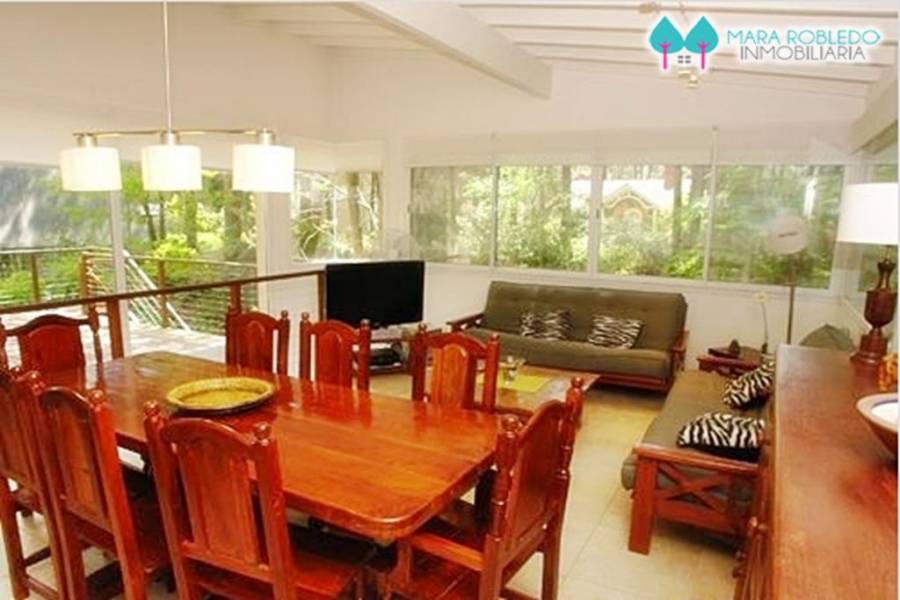 Carilo,Buenos Aires,Argentina,3 Bedrooms Bedrooms,3 BathroomsBathrooms,Casas,ALMENDRO Y REYESUELO,5887