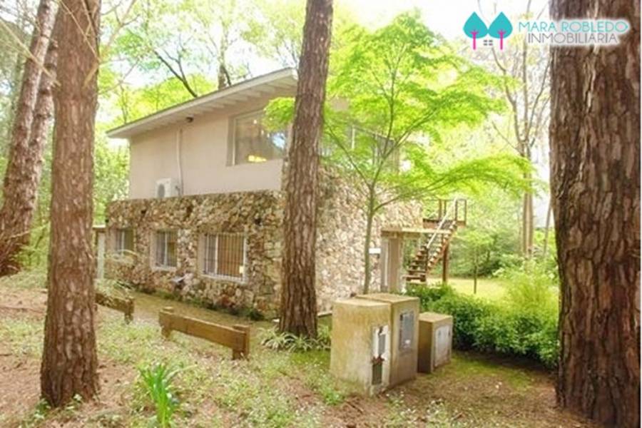 Carilo,Buenos Aires,Argentina,3 Bedrooms Bedrooms,3 BathroomsBathrooms,Casas,ALMENDRO Y REYESUELO,5887