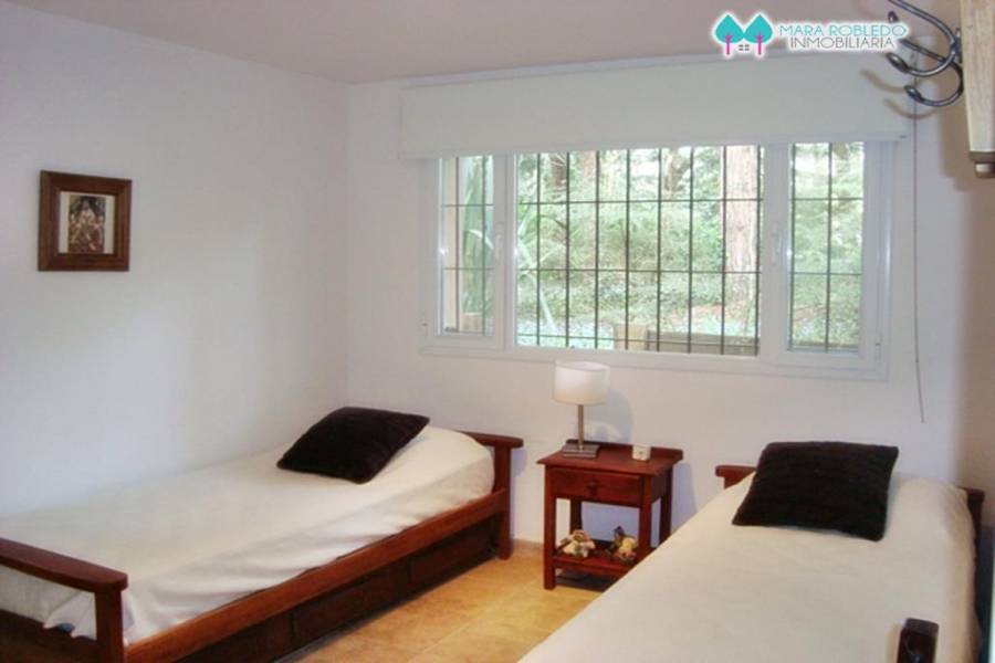 Carilo,Buenos Aires,Argentina,3 Bedrooms Bedrooms,3 BathroomsBathrooms,Casas,ALMENDRO Y REYESUELO,5887