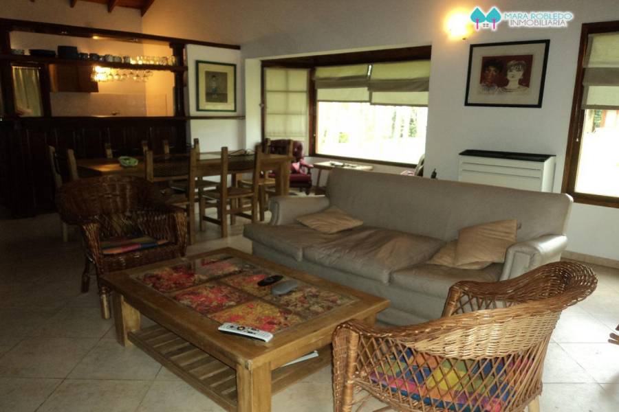 Carilo,Buenos Aires,Argentina,4 Bedrooms Bedrooms,3 BathroomsBathrooms,Casas,PALMERA ,5895