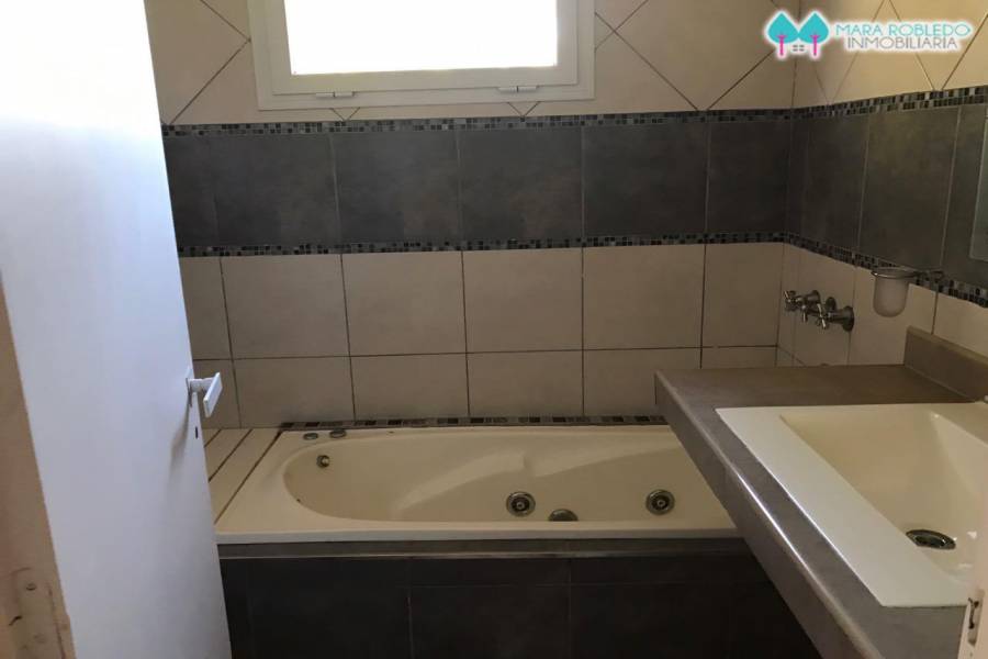 Valeria del Mar,Buenos Aires,Argentina,3 Bedrooms Bedrooms,2 BathroomsBathrooms,Casas,CBTA JULIETA Y ARCACHON,5931