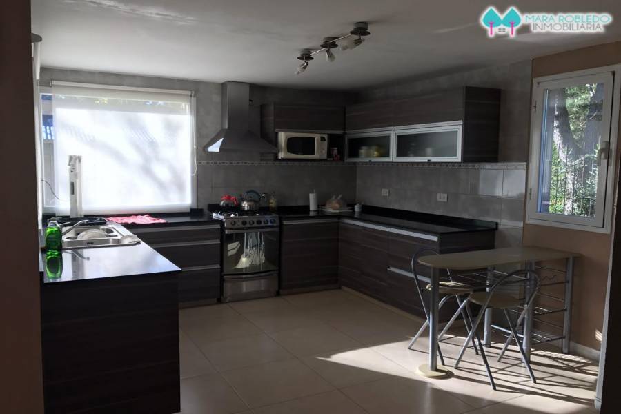 Valeria del Mar,Buenos Aires,Argentina,3 Bedrooms Bedrooms,2 BathroomsBathrooms,Casas,CBTA JULIETA Y ARCACHON,5931