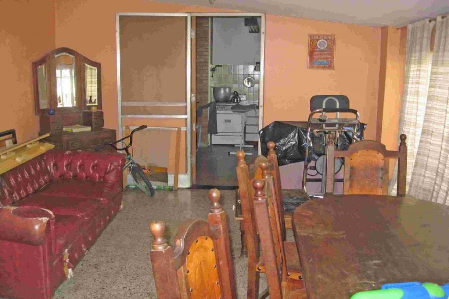 Moron,Buenos Aires,Argentina,2 Bedrooms Bedrooms,1 BañoBathrooms,Casas,MAXIMO PAZ ,6158