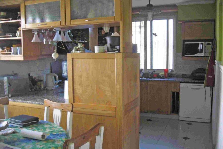 Moron,Buenos Aires,Argentina,2 Bedrooms Bedrooms,1 BañoBathrooms,Casas,MAXIMO PAZ ,6158