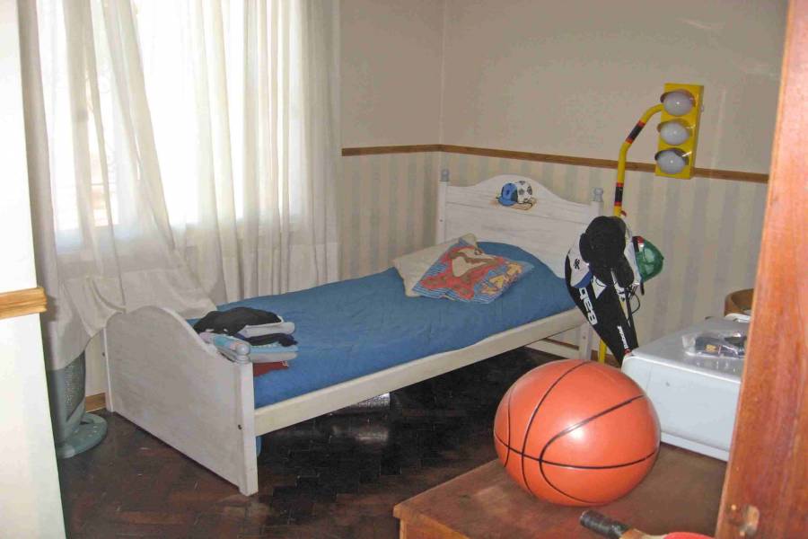 Moron,Buenos Aires,Argentina,2 Bedrooms Bedrooms,1 BañoBathrooms,Casas,MAXIMO PAZ ,6158