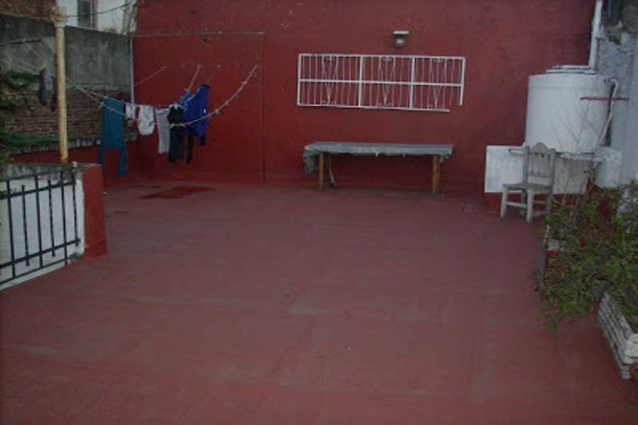 Flores,Capital Federal,Argentina,2 Bedrooms Bedrooms,1 BañoBathrooms,Casas,ZUVIRIA ,6161