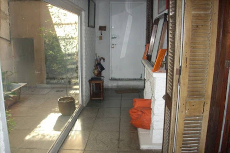 Flores,Capital Federal,Argentina,2 Bedrooms Bedrooms,1 BañoBathrooms,Casas,ZUVIRIA ,6161