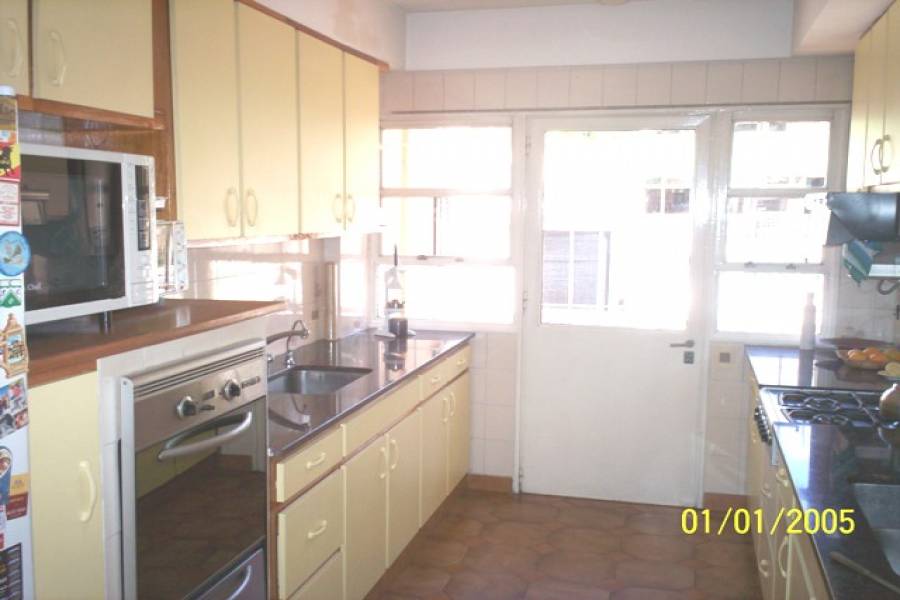 Flores,Capital Federal,Argentina,3 Bedrooms Bedrooms,2 BathroomsBathrooms,Casas,RIVERA INDARTE ,6198