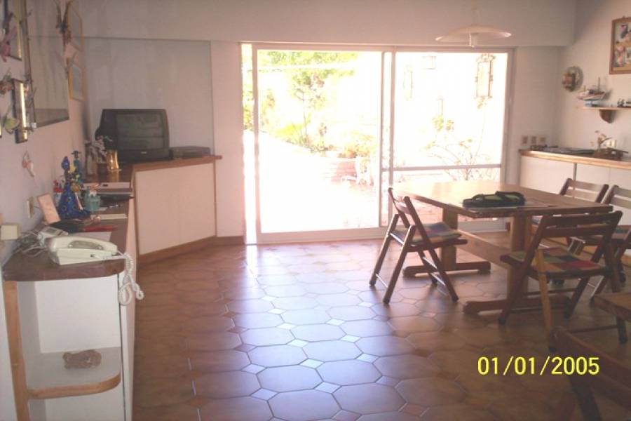 Flores,Capital Federal,Argentina,3 Bedrooms Bedrooms,2 BathroomsBathrooms,Casas,RIVERA INDARTE ,6198