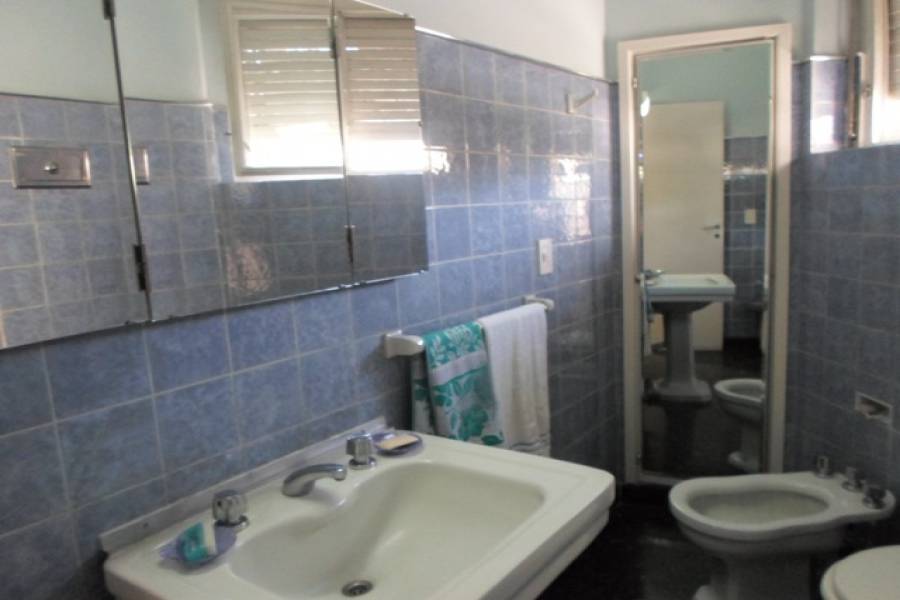 Flores,Capital Federal,Argentina,2 Bedrooms Bedrooms,1 BañoBathrooms,Casas,LAUTARO AL 1000,6216